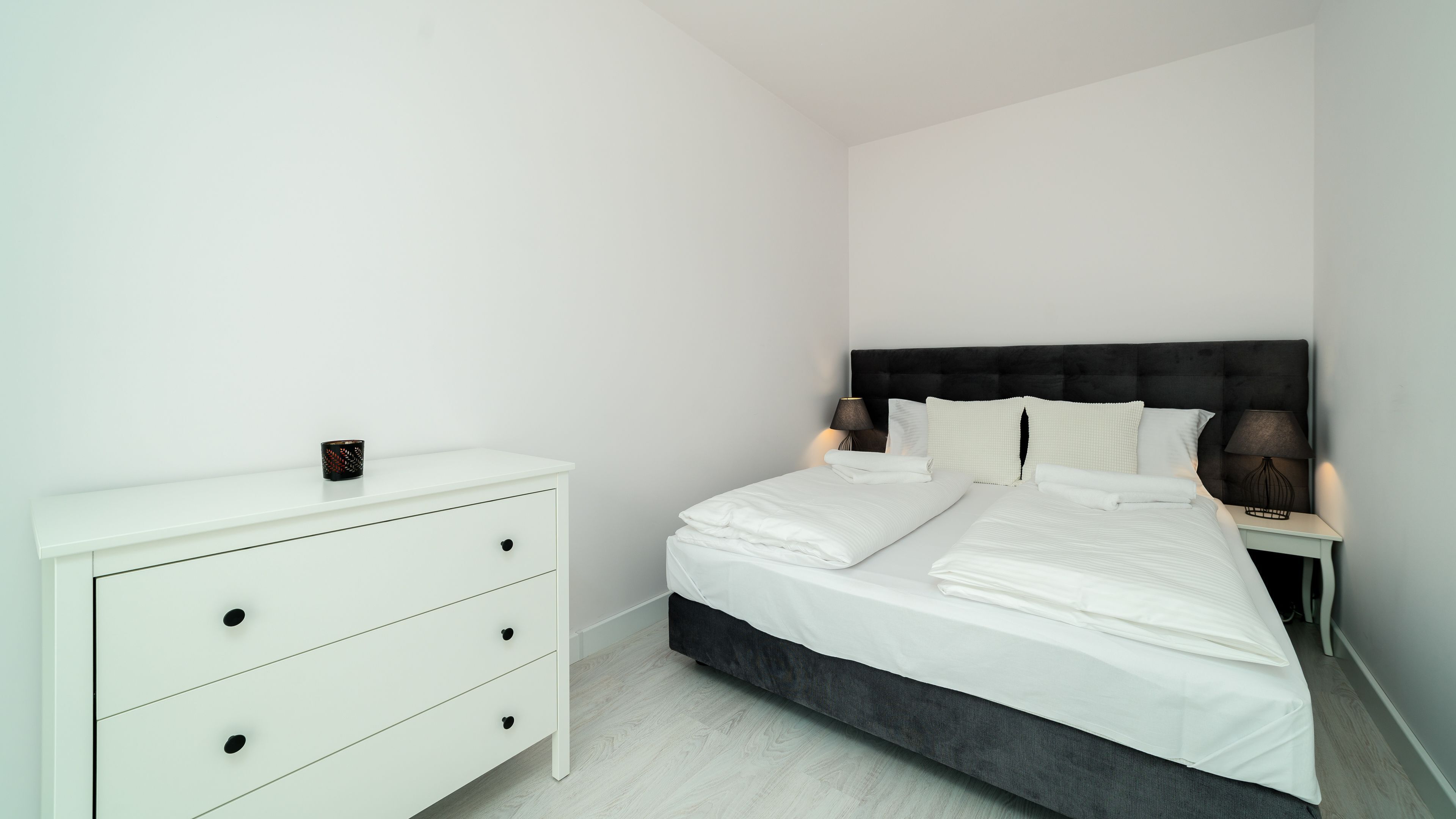 Laptop workspace, iron/ironing board, free WiFi, bed sheets