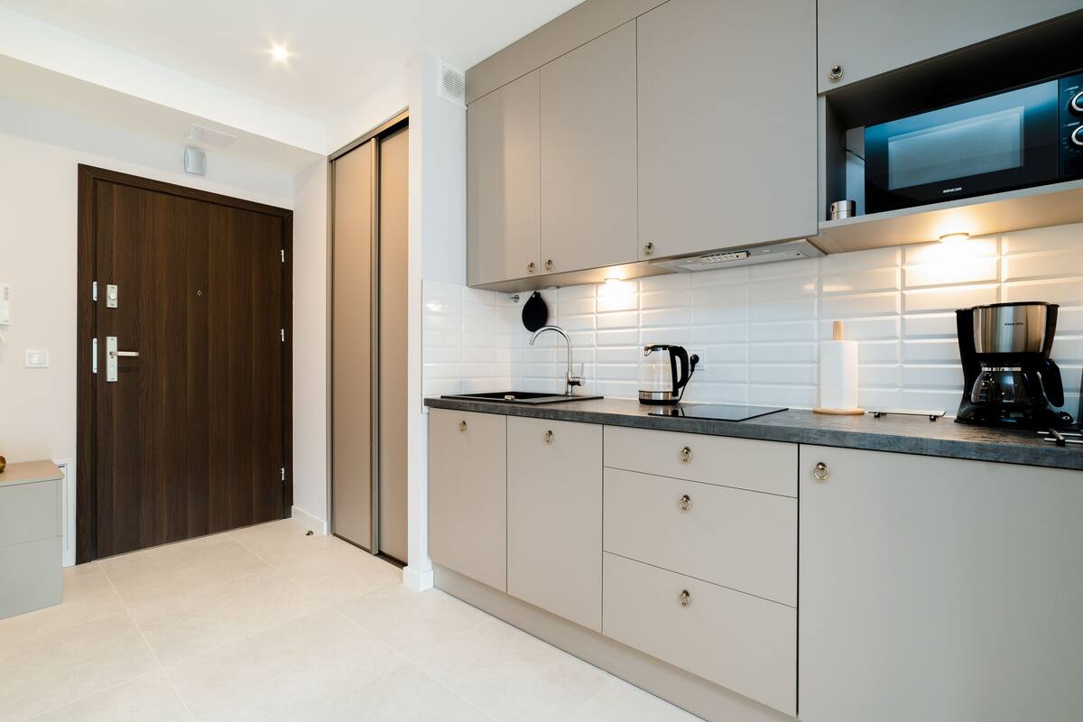 studio (72) | private kitchen | fridge, electric kettle, dining tables