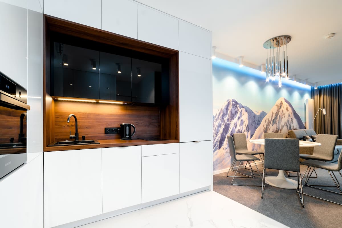 apartment (4) | private kitchenette | fridge, electric kettle, dining tables