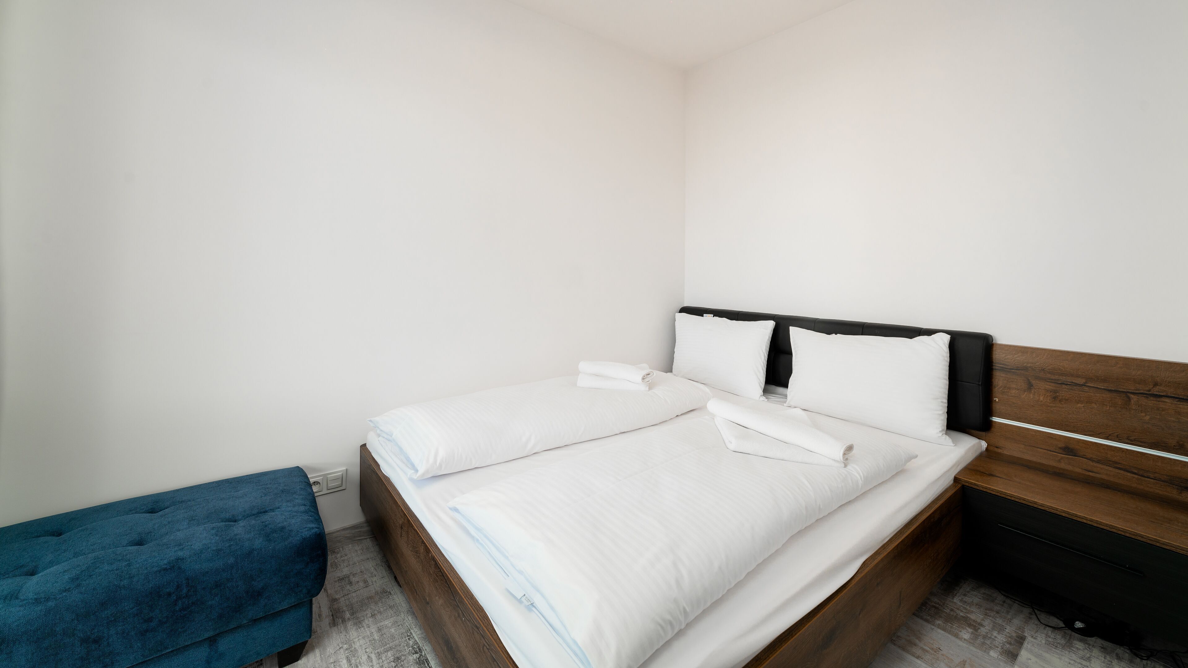 Laptop workspace, iron/ironing board, free WiFi, bed sheets