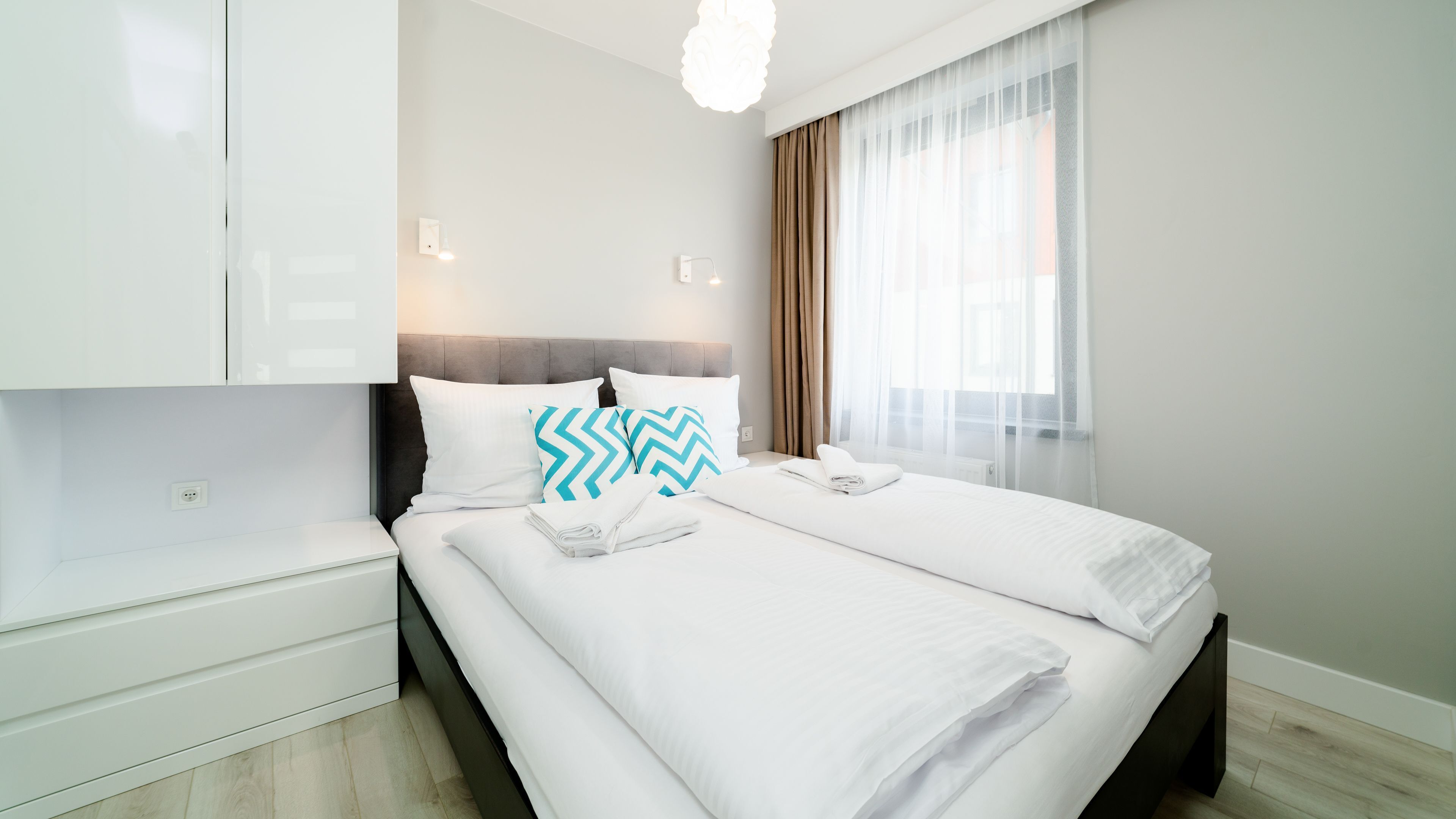 Laptop workspace, iron/ironing board, free WiFi, bed sheets