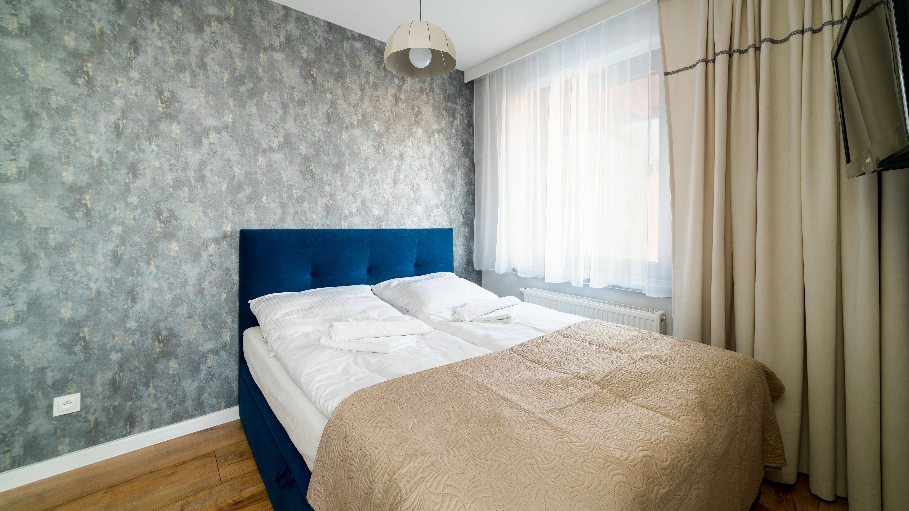 Laptop workspace, iron/ironing board, free WiFi, bed sheets