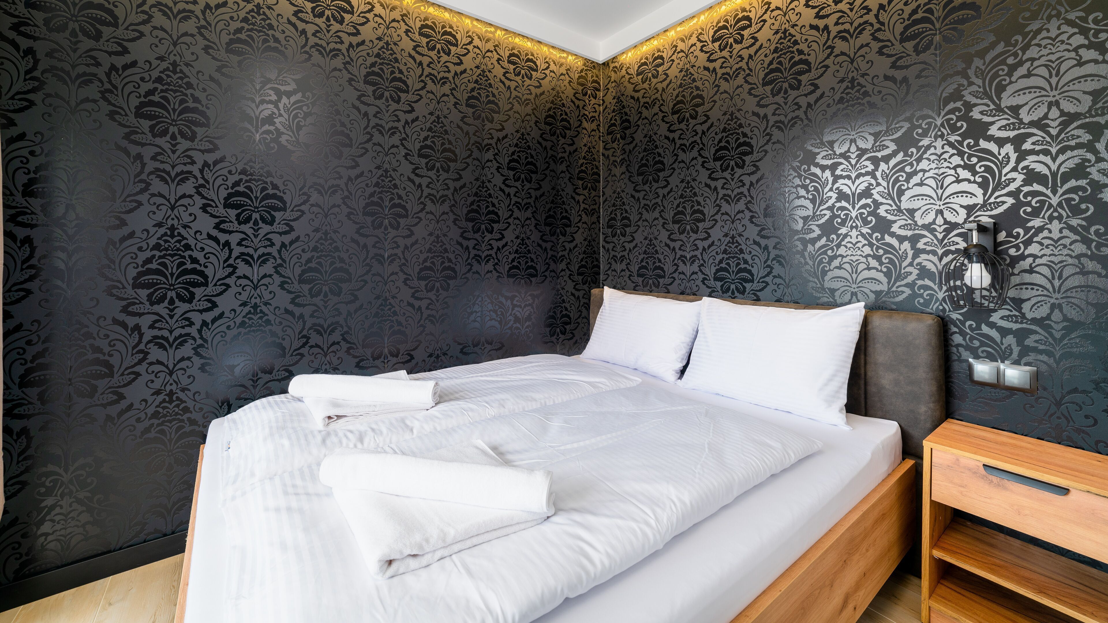 Laptop workspace, iron/ironing board, free WiFi, bed sheets