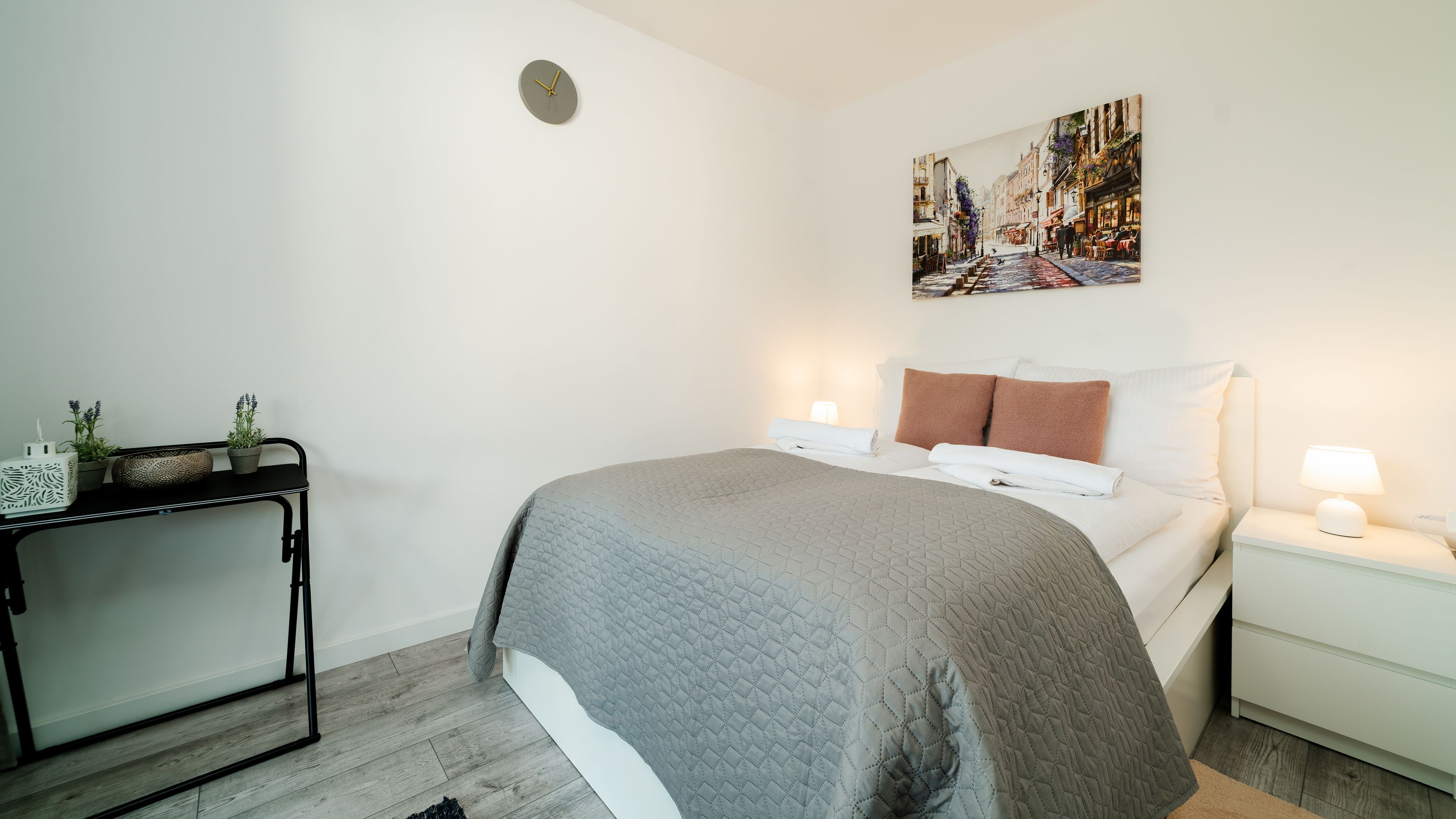 Laptop workspace, iron/ironing board, free WiFi, bed sheets