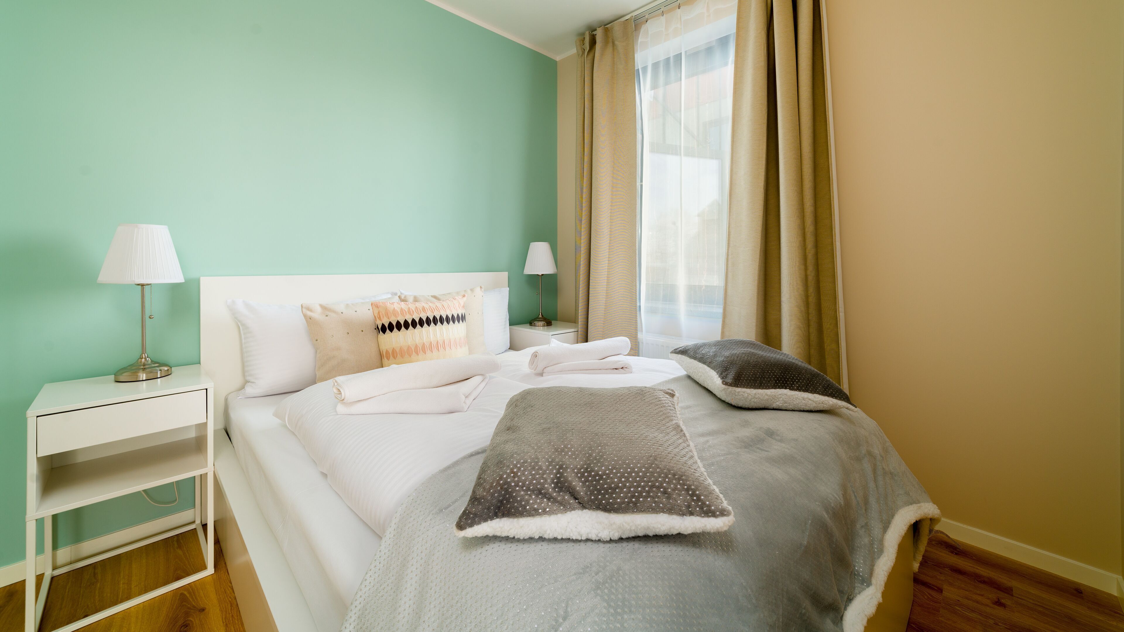 Laptop workspace, iron/ironing board, free WiFi, bed sheets