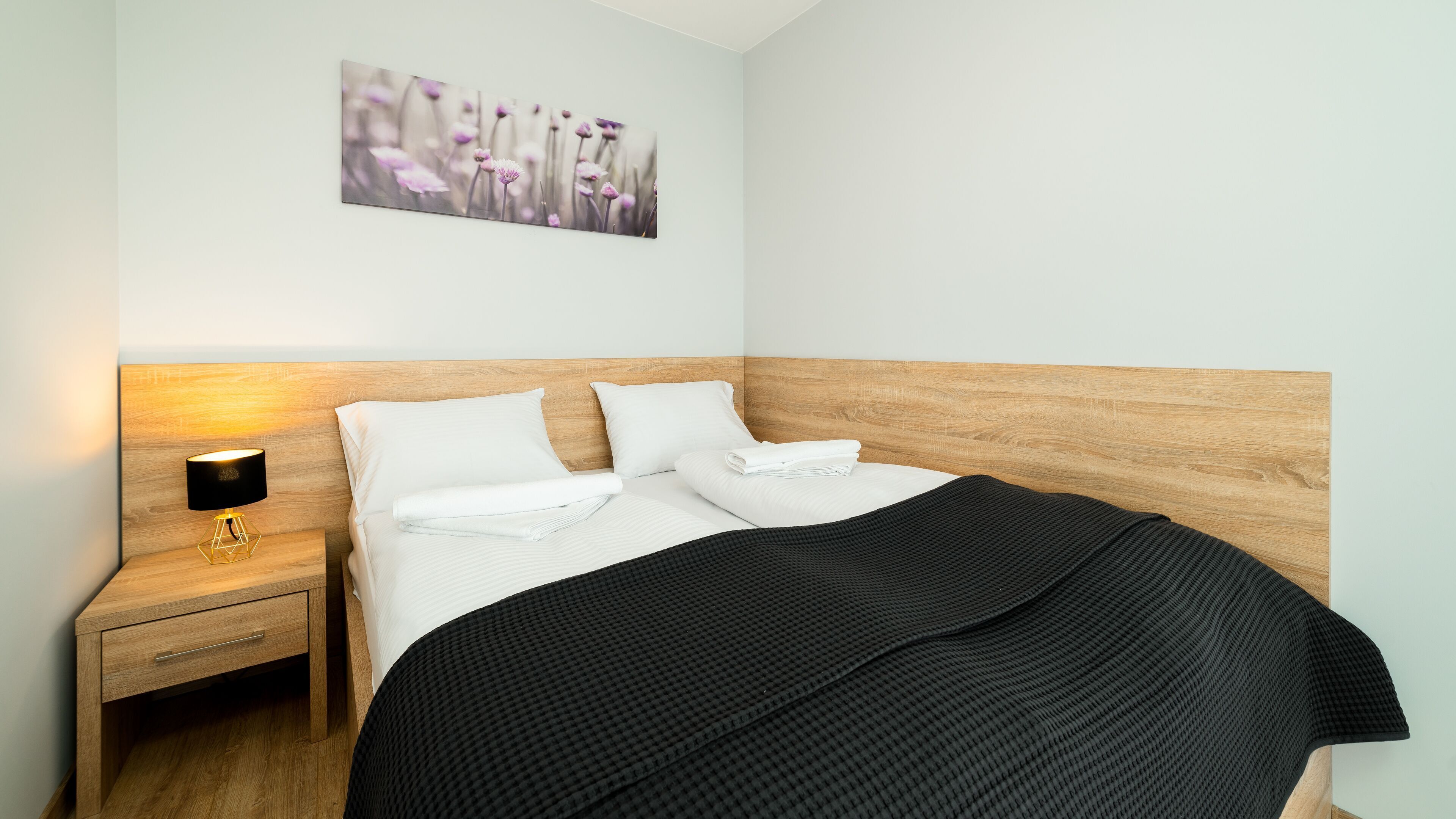 Laptop workspace, iron/ironing board, free WiFi, bed sheets