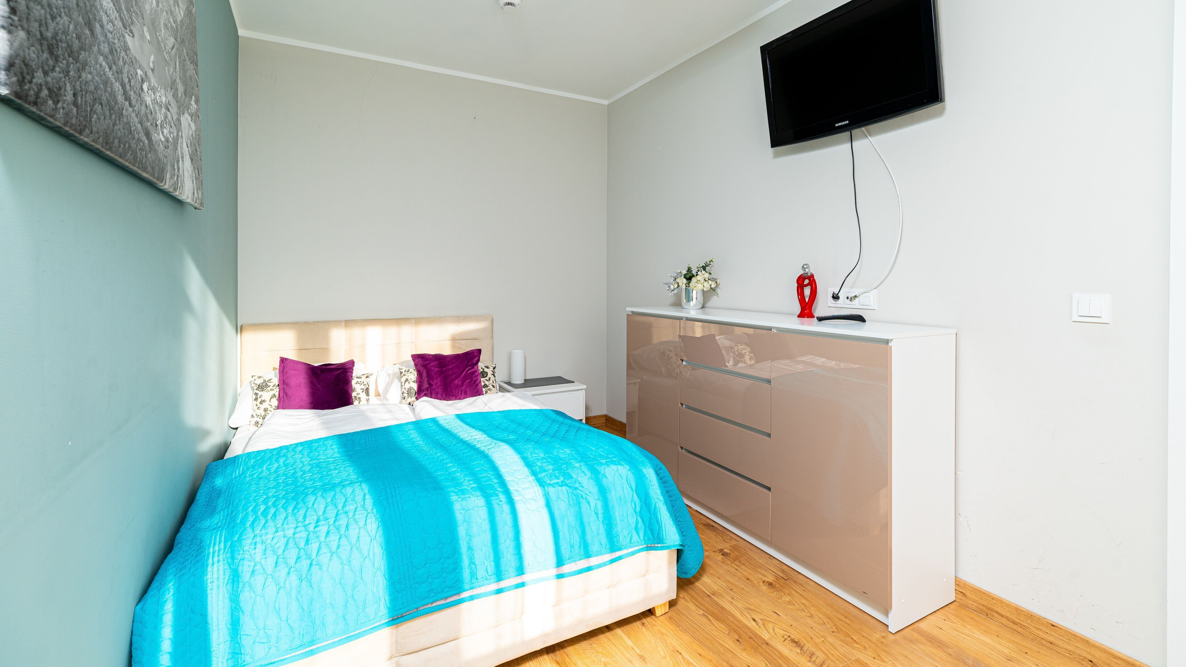 Laptop workspace, iron/ironing board, free WiFi, bed sheets