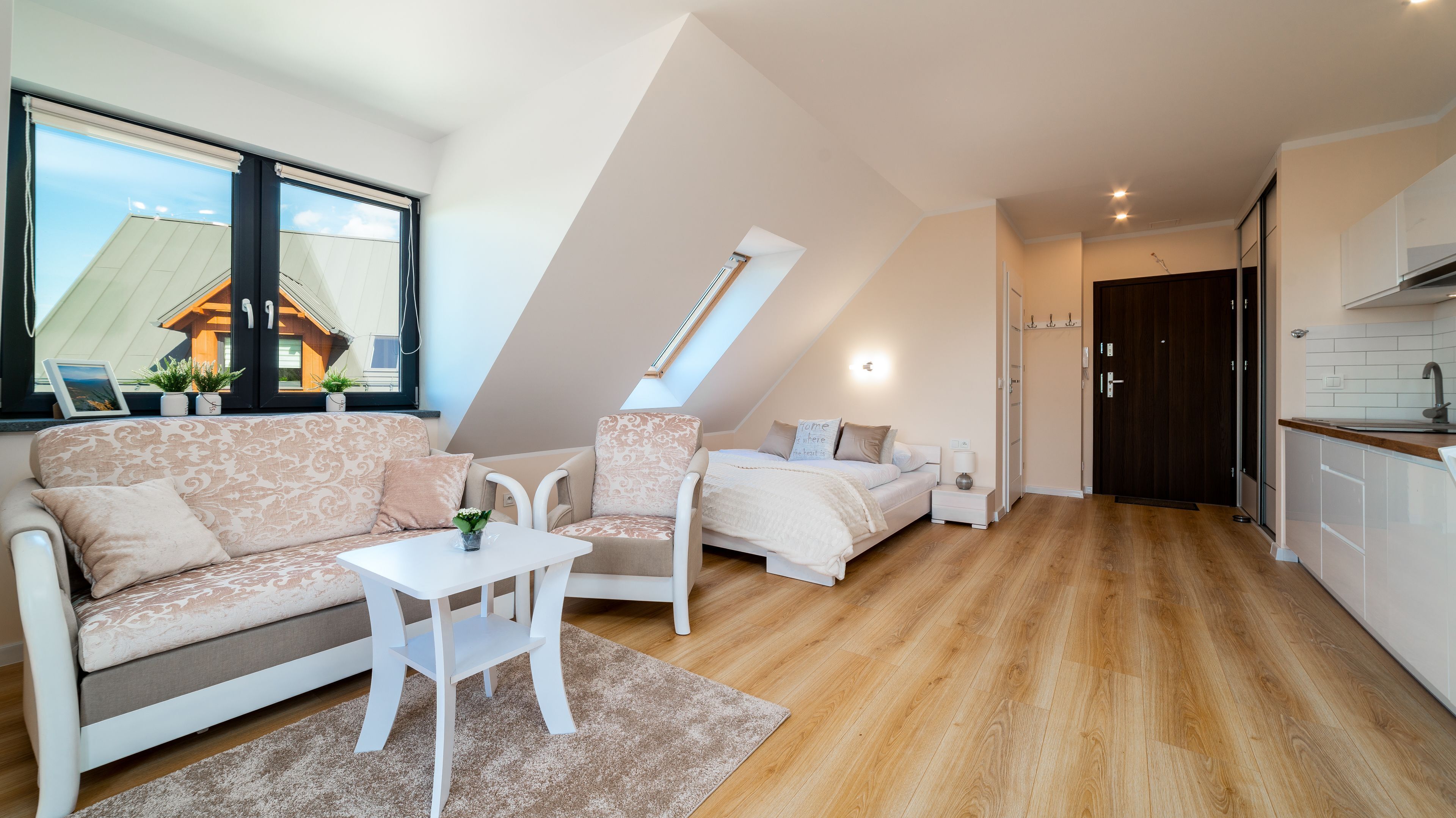 Laptop workspace, iron/ironing board, free WiFi, bed sheets