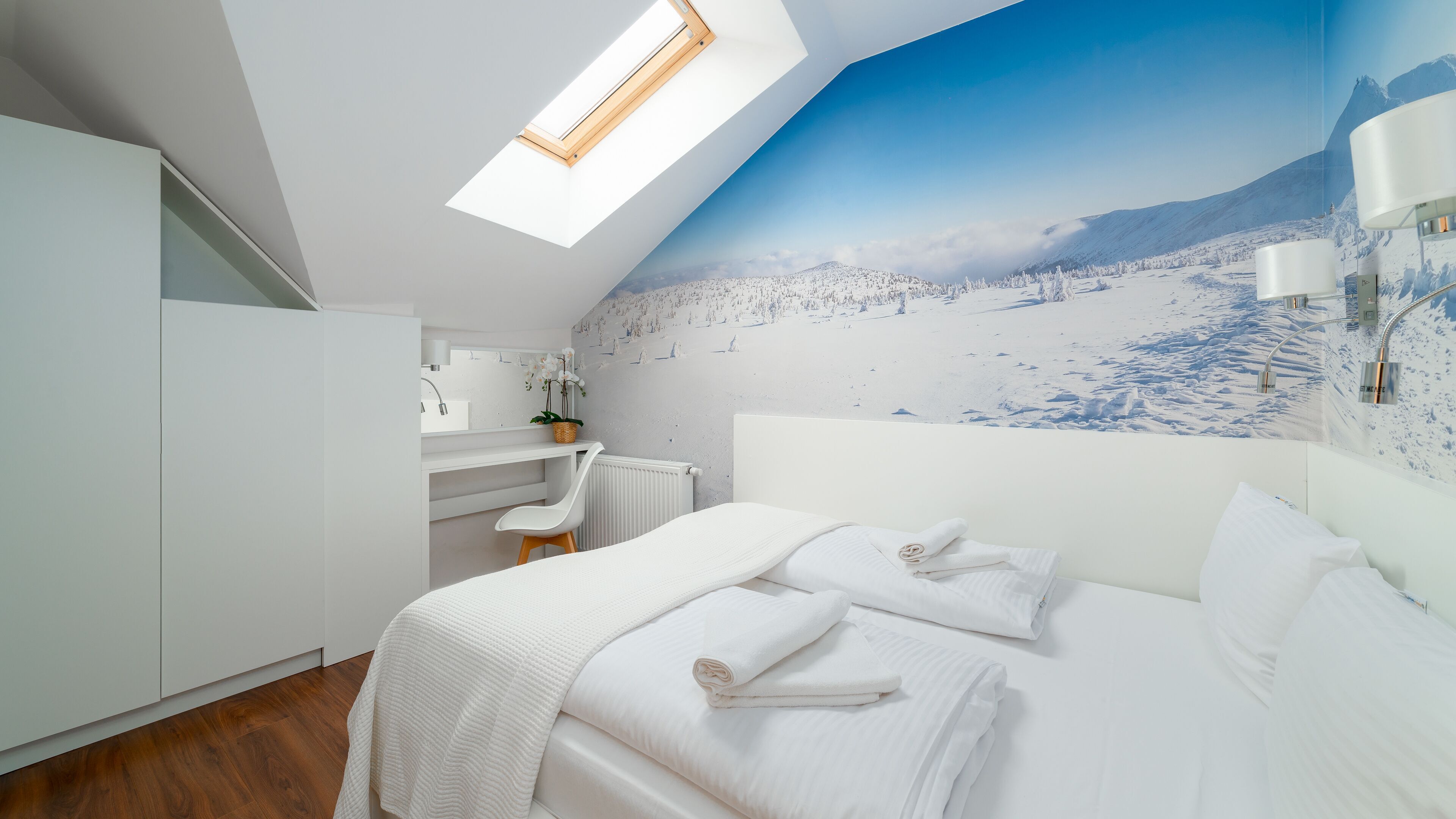 Laptop workspace, iron/ironing board, free WiFi, bed sheets