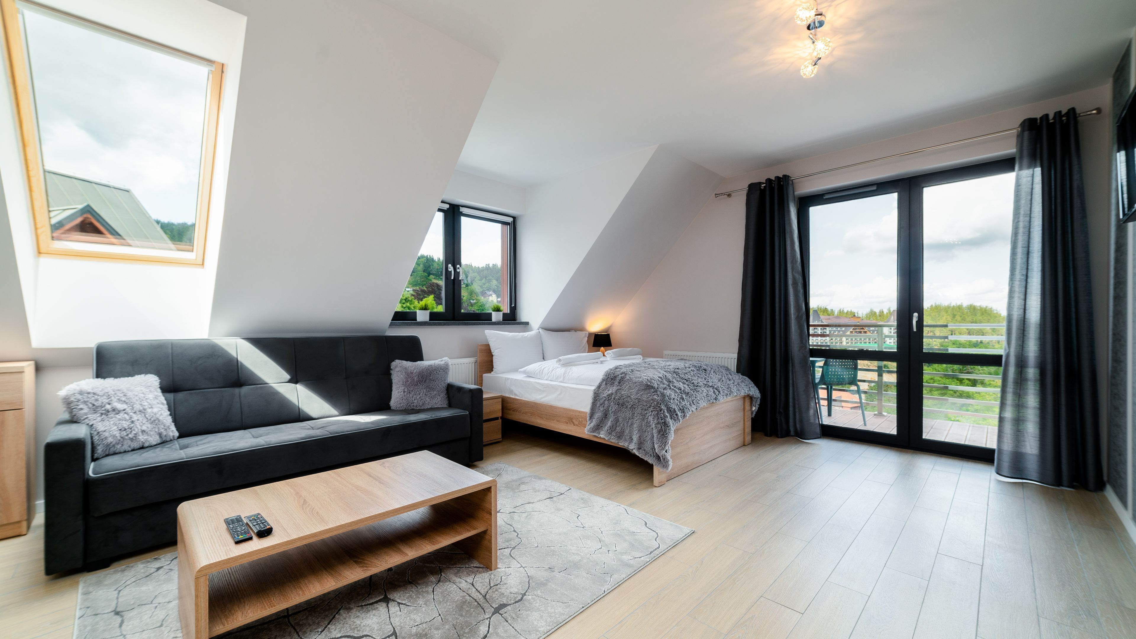 Laptop workspace, iron/ironing board, free WiFi, bed sheets