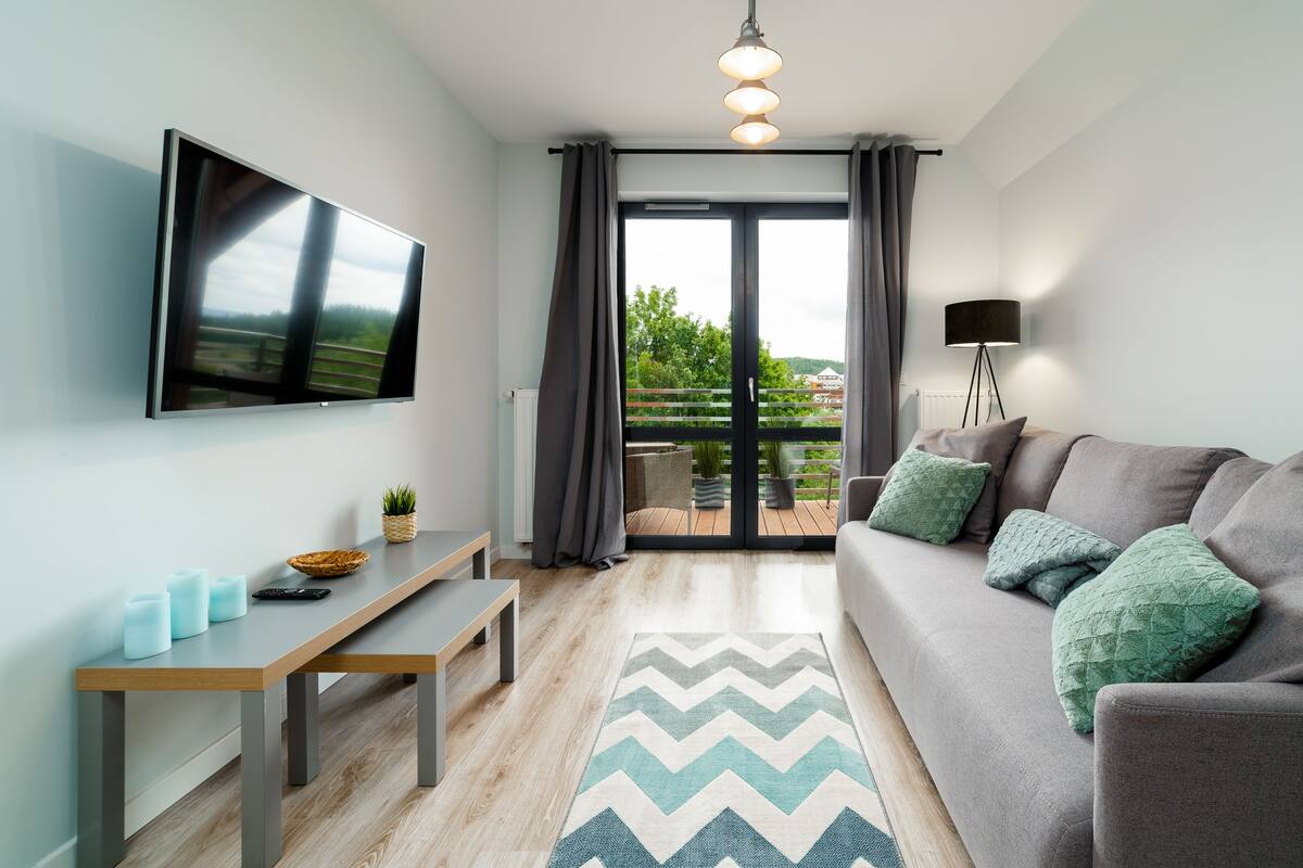 Departamento (37) | Espacio para trabajar con laptop y tabla de planchar con plancha
