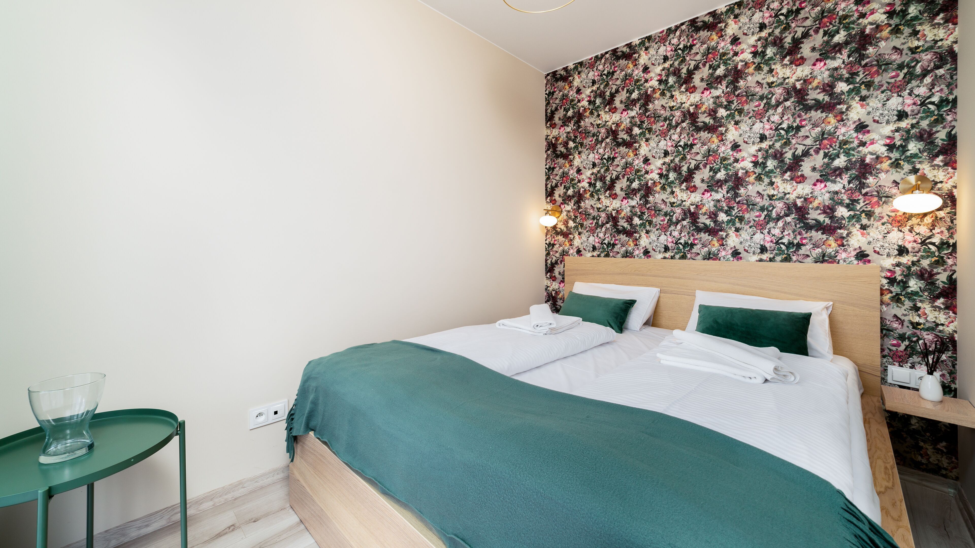 Laptop workspace, iron/ironing board, free WiFi, bed sheets
