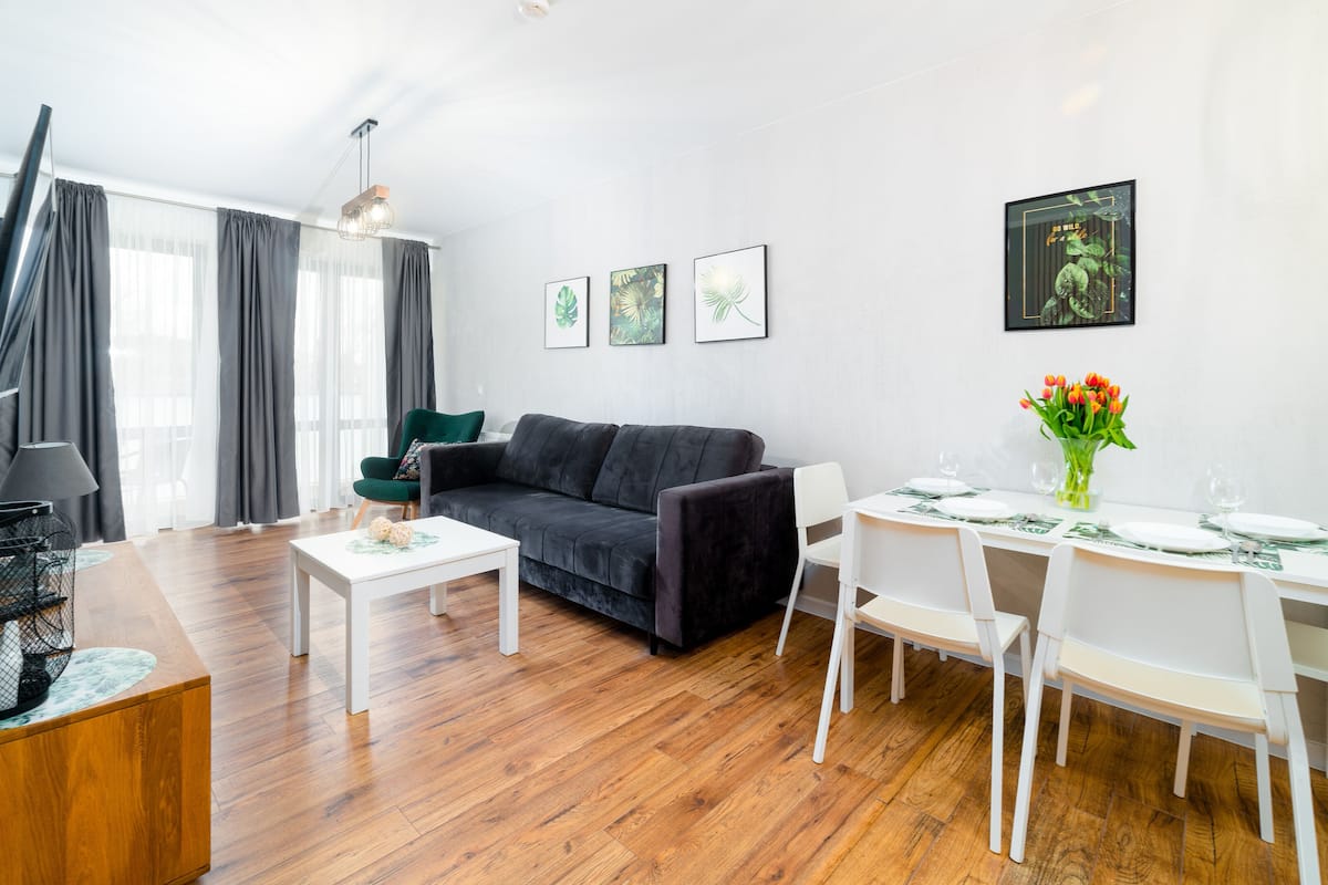 Apartment (17) | Living area | Flat-screen TV