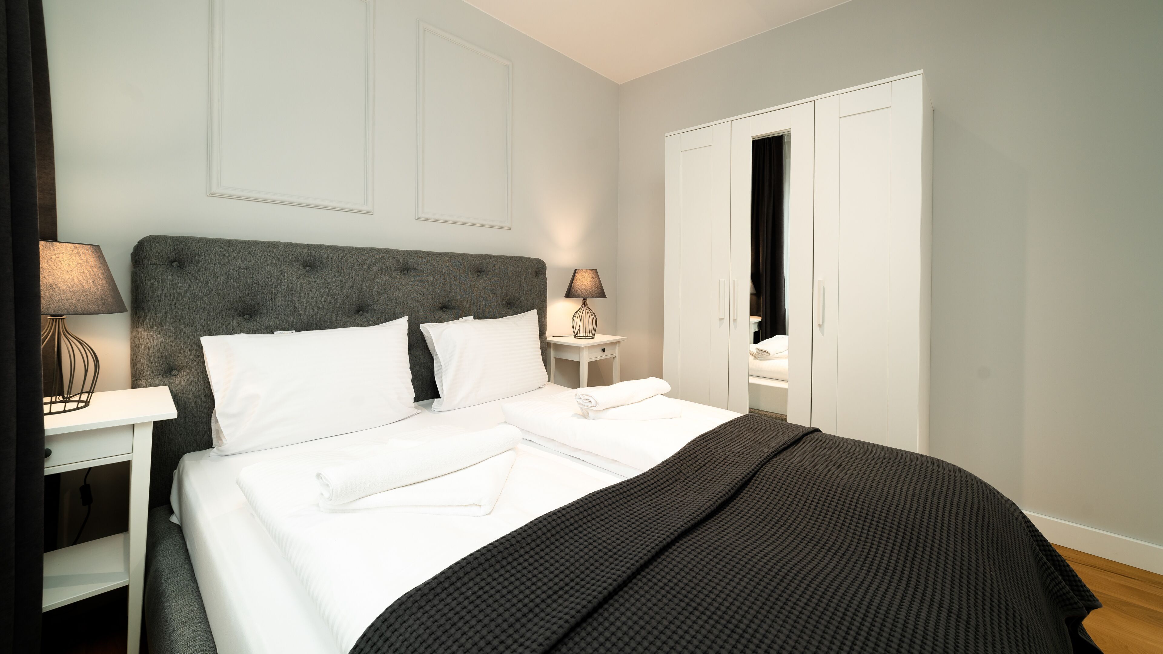 Laptop workspace, iron/ironing board, free WiFi, bed sheets