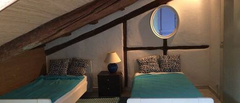 2 Schlafzimmer, Schreibtisch, Bügeleisen/Bügelbrett, WLAN