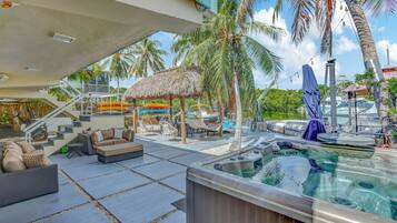 Bain à remous extérieur