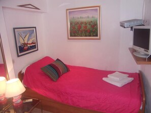 WiFi, bed sheets