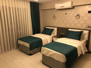 Standard Twin Room | Premium bedding, desk, laptop workspace, bed sheets - Grand Derici Otel (Amasya)