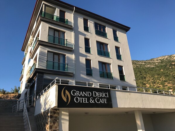 Front of property - Grand Derici Otel (Amasya)
