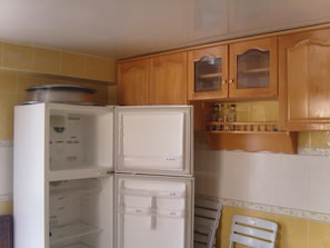 Apartment, 2 Bedrooms, Ground Floor | Private kitchen | Full-size fridge, microwave, oven, stovetop - Kantaoui (Port El Kantaoui)