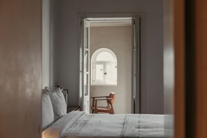 1 bedroom, iron/ironing board, WiFi, bed sheets - ROSA ET AL TOWNHOUSE - Deluxe Suite III (Porto)