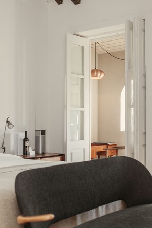 1 bedroom, iron/ironing board, WiFi, bed sheets - ROSA ET AL TOWNHOUSE - Deluxe Suite III (Porto)