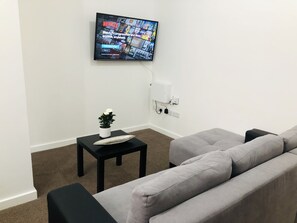 Deluxe Apartment, Private Bathroom (2BED-D/2S/SF-6PPL) | Lounge - Showcase Apartments - Highcross House Apart Hotel (Leicester)