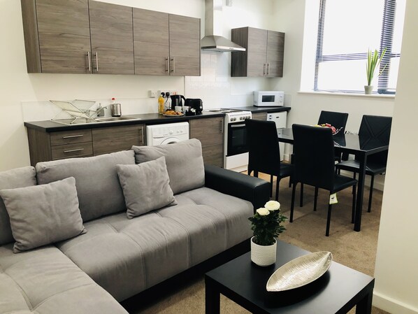 Deluxe Apartment, Private Bathroom (2BED-D/2S/SF-6PPL) | Lounge - Showcase Apartments - Highcross House Apart Hotel (Leicester)