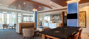 Holiday Inn Express & Suites Beloit