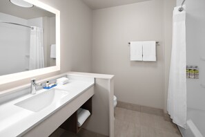 Kostenlose Toilettenartikel, Haartrockner, Handtücher, Seife