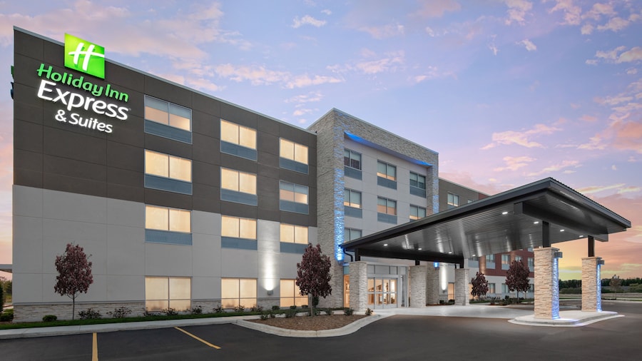 Holiday Inn Express & Suites Elkhorn - Lake Geneva Area by IHG