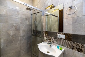 Deluxe Double or Twin Room | Bathroom | Shower, free toiletries, hair dryer, bathrobes - Ornament Hotel (Tbilisi)