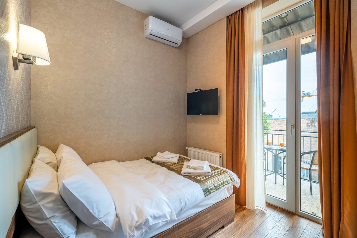 Double Room | Minibar, desk, laptop workspace, blackout drapes