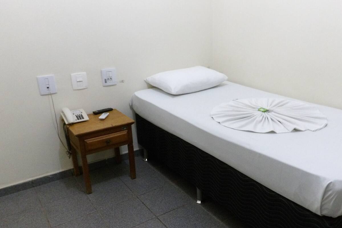 Single Room | Free cots/infant beds, free WiFi, bed sheets