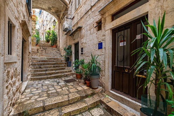 Exterior detail - Apartment Neve - Two Bedroom Apartment (Dubrovnik)