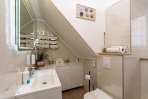 Hårføner og håndklær