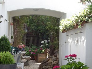 Property grounds - Beautiful Peaceful  Garden Apartment,   near St. Tropez, close to many beaches (Cogolin)