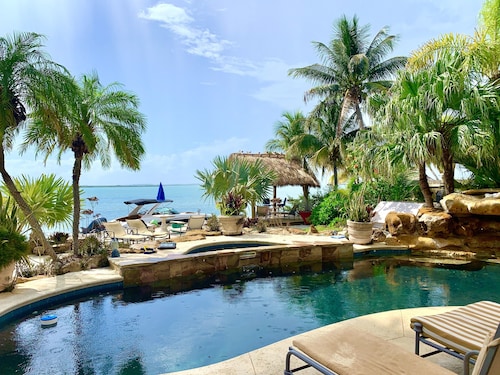 Luxurious Oceanfront 5BR Property with heated Pool & Waterfall