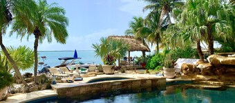 Luxurious Oceanfront 5BR Property with heated Pool & Waterfall