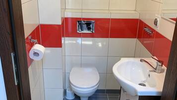 Cottage Standard | Salle de bain | Douche, serviettes fournies