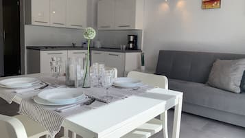 Standard Cottage | In-room dining