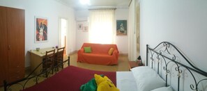 Desk, soundproofing, free cots/infant beds, free WiFi
