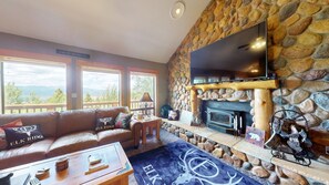 TV, fireplace, video games - Views | WiFi | Fireplace | Elk Ridge Lodge (Angel Fire)