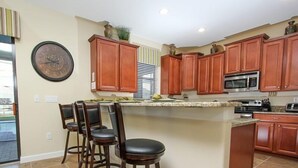 Rumah | Dapur pribadi | Mesin pembuat kopi/teh, lemari es, microwave, dan oven