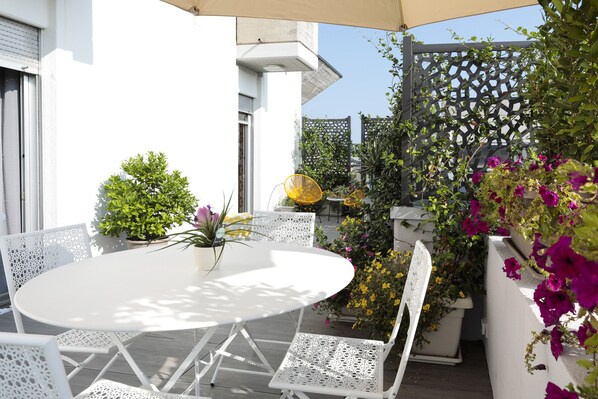 屋外ダイニングエリア