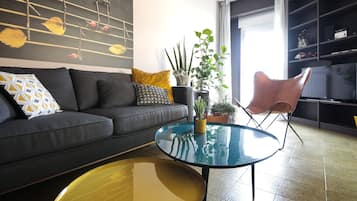 TV connectée, lecteur de DVD, livres, chaßne hi-fi