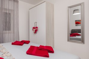 1 habitación, tabla de planchar con plancha, internet y ropa de cama 