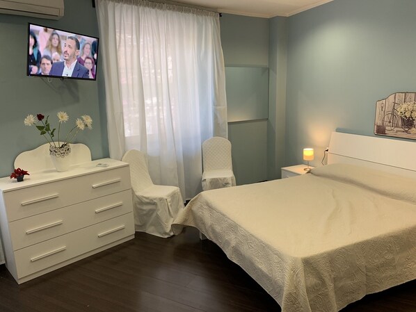 Chambre Quadruple | Coffres-forts dans les chambres, Wi-Fi gratuit, draps fournis