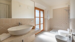 Comfort Studio (Locanda B) | Bilik Mandi | Pancuran mandi, hulu semburan mandi hujan 