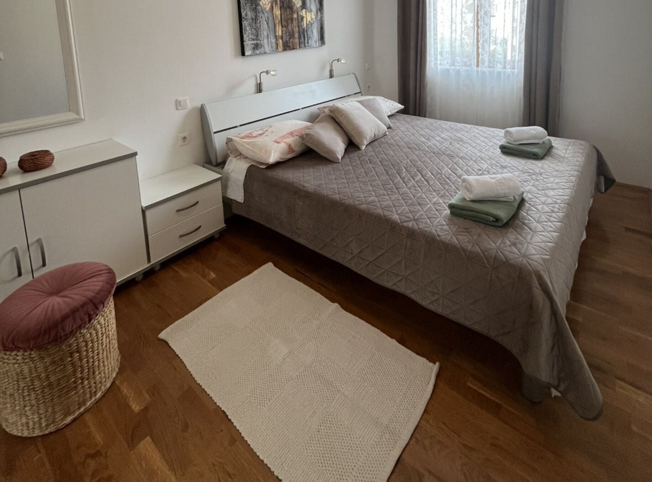 2 habitaciones, tabla de planchar con plancha y internet gratis 